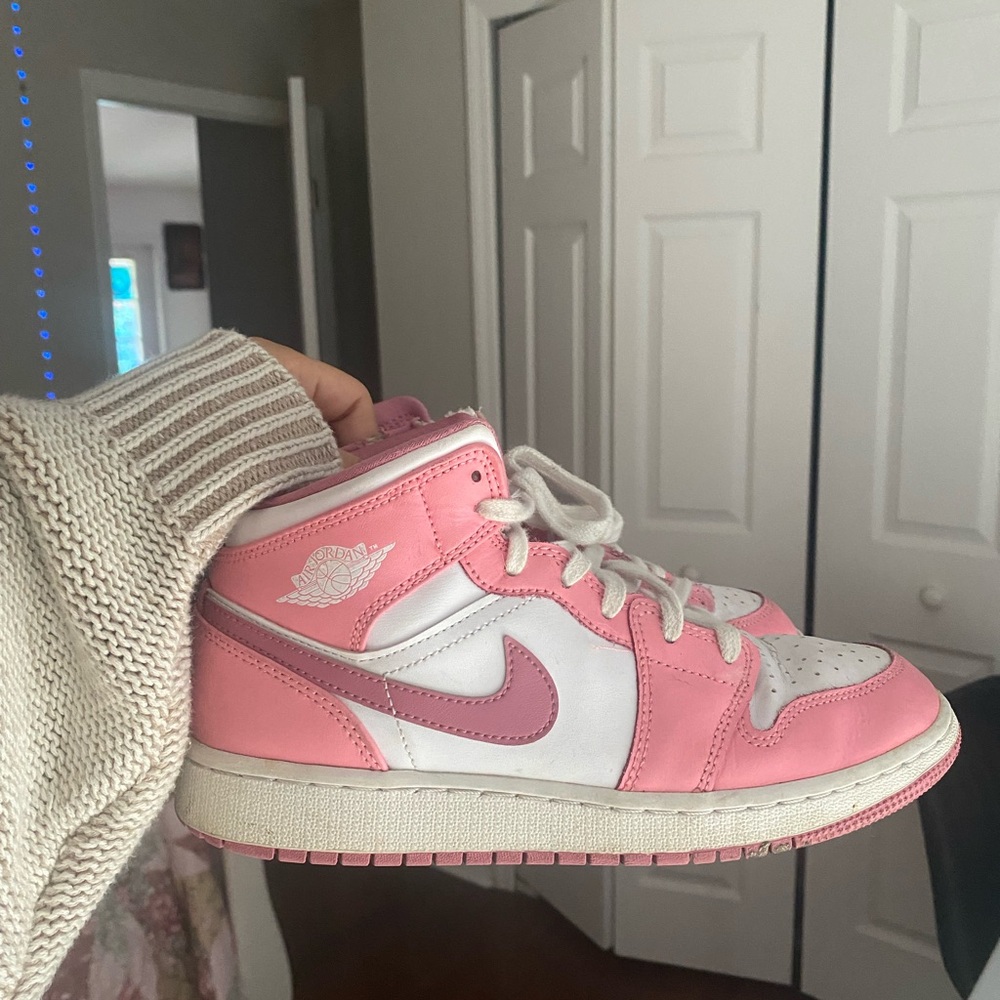 Jordan 1s Women’s Pink Coral Air Jordans